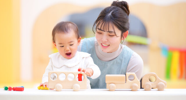 看護師から保育士に転職できる？保育士に転職するメリットや注意点を解説