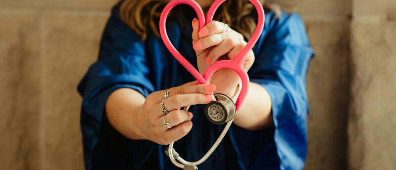 看護師は高収入を得られる？高収入を実現できる看護師の転職成功法を解説