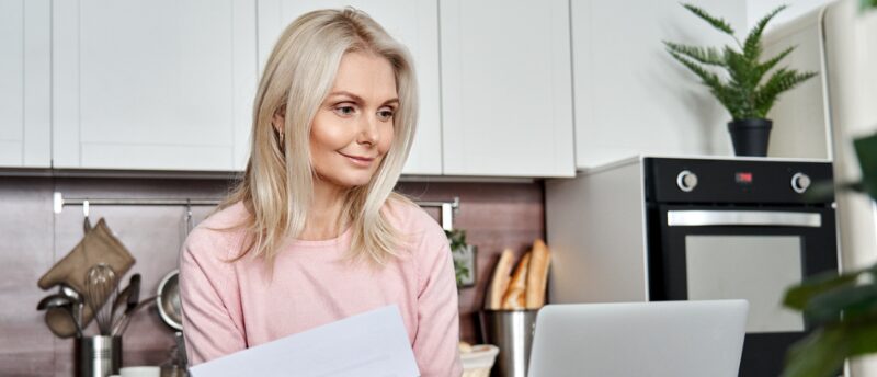 貯蓄型医療保険vs掛け捨て型医療保険｜女性に最適な医療保険はどっち？