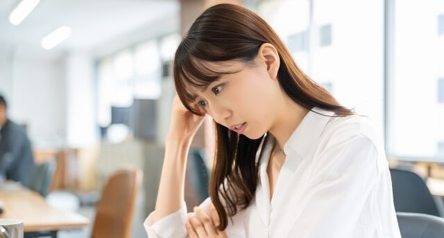 給料低いけどホワイト企業なら残るべき？見直すべきポイントや選択肢を解説